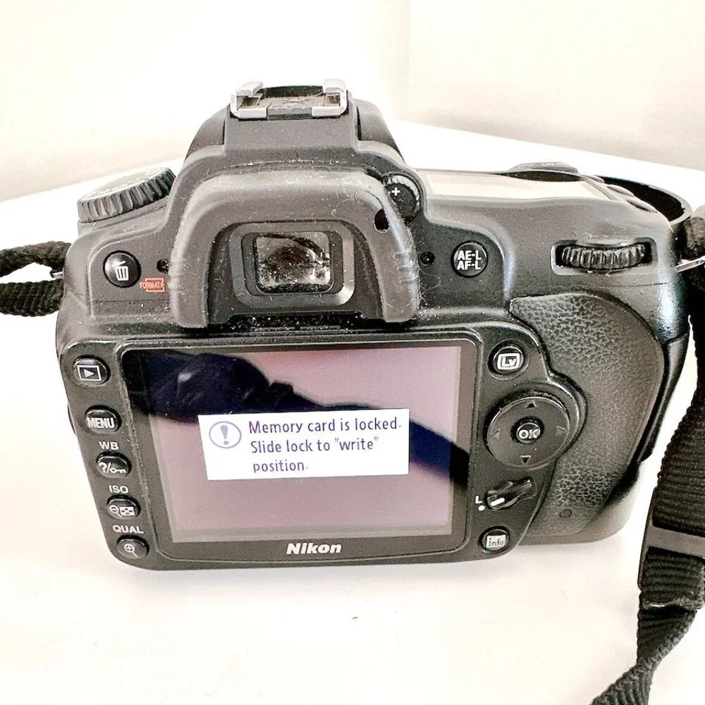 NIKON D90 DIGITAL CAMERA NIKKOR 70-300mm LENSDX SWM VR ED LENS BAG CHARGER